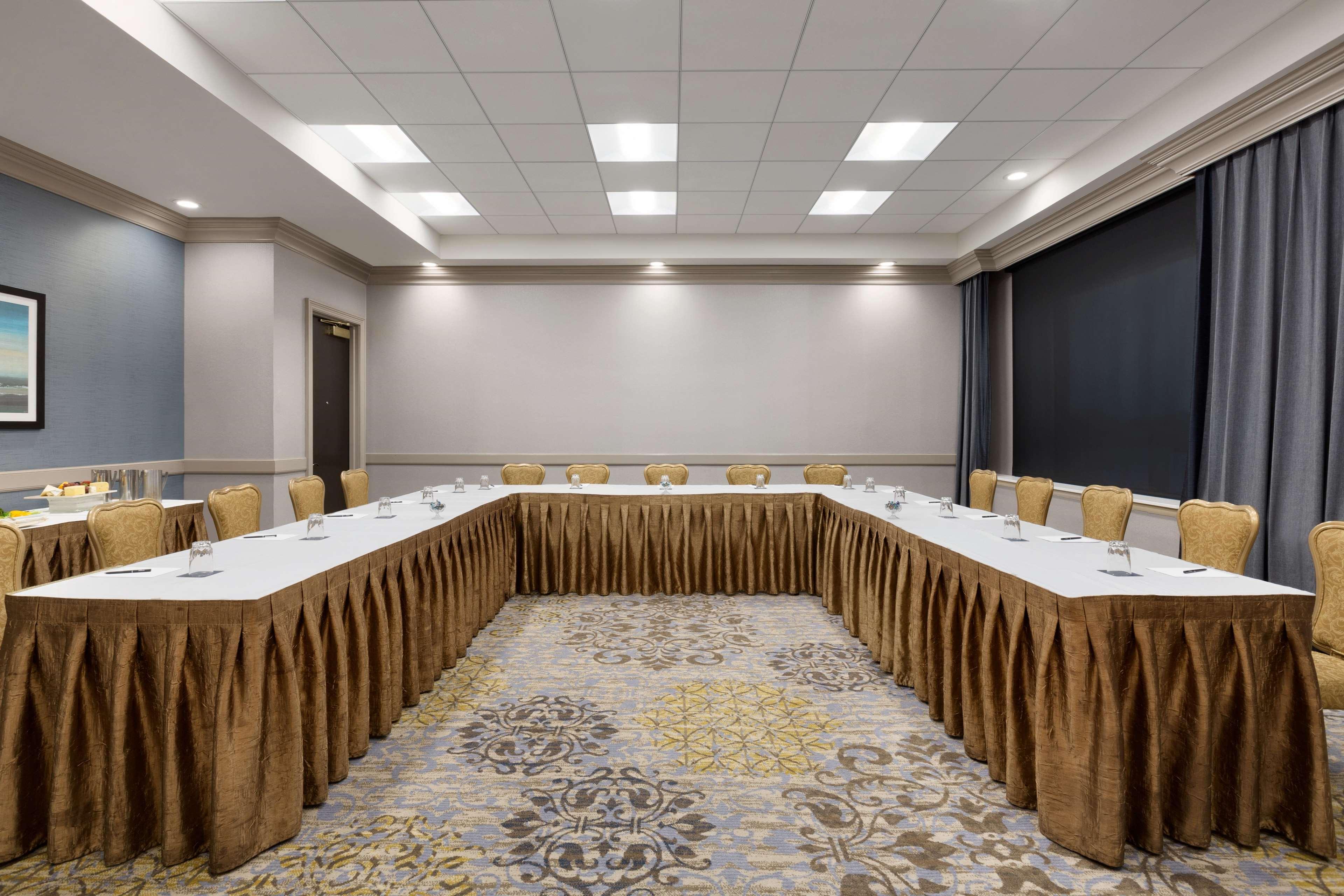 Hilton Philadelphia City Avenue Экстерьер фото