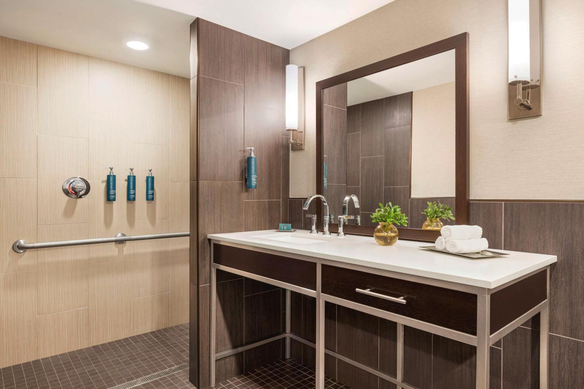 Hilton Philadelphia City Avenue Экстерьер фото