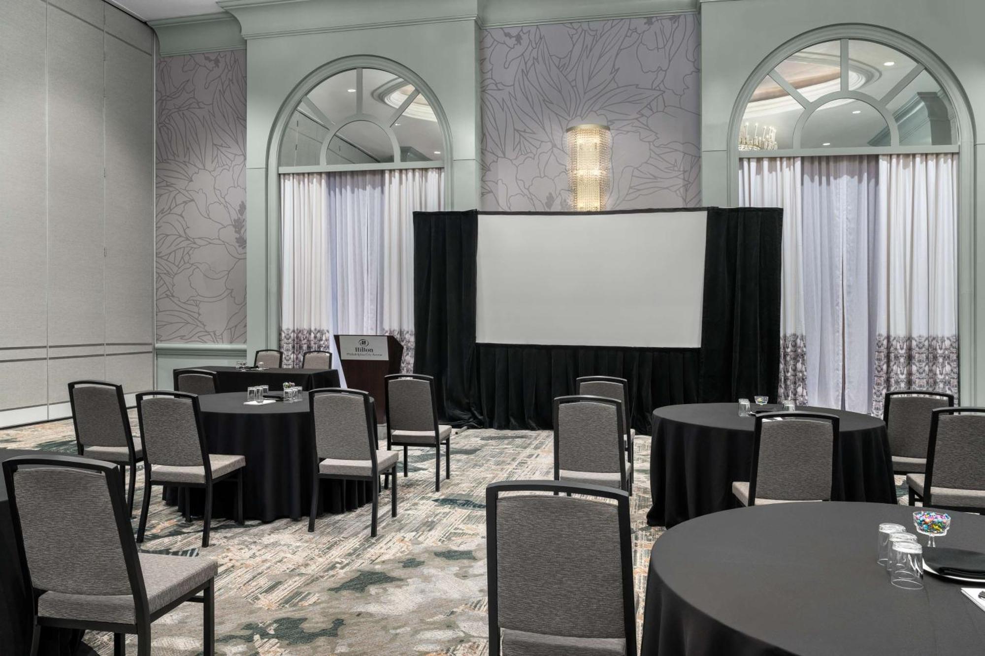 Hilton Philadelphia City Avenue Экстерьер фото
