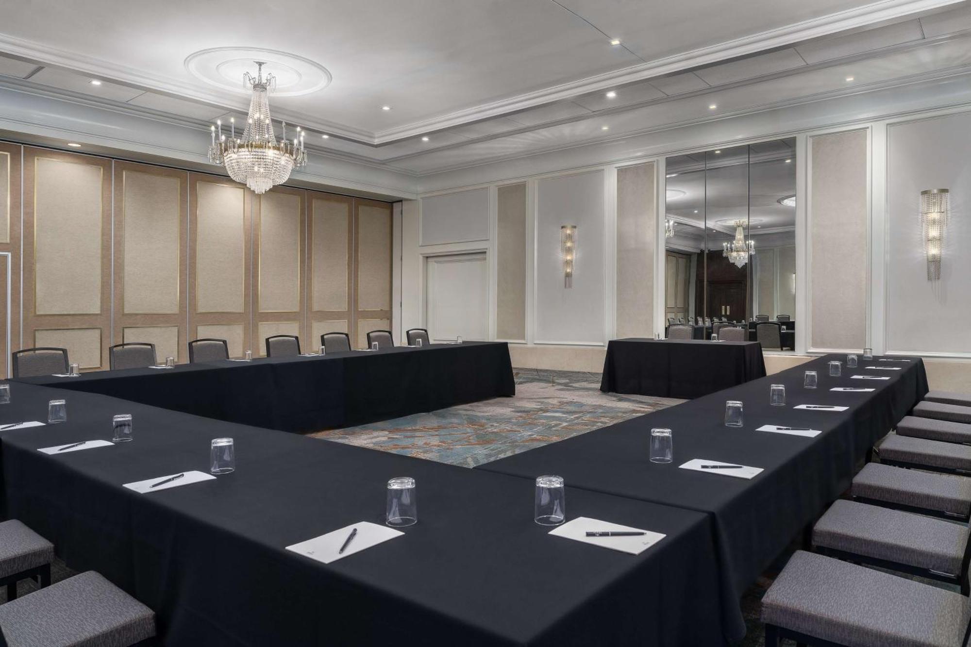 Hilton Philadelphia City Avenue Экстерьер фото