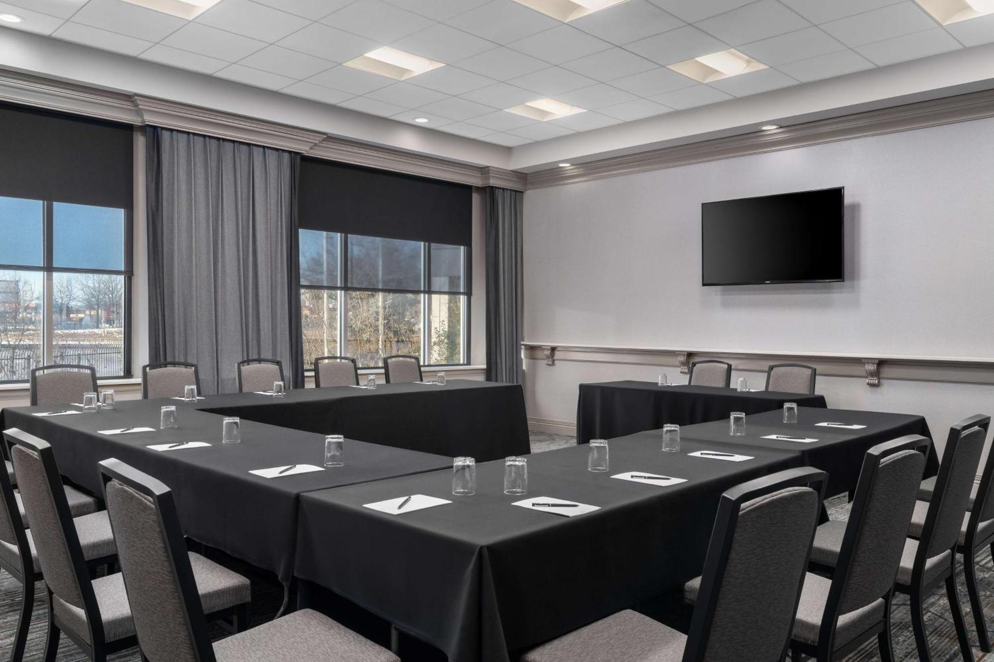 Hilton Philadelphia City Avenue Экстерьер фото
